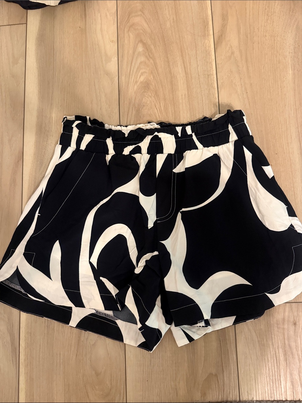 a new day Black & White High-Waist Abstract Print Shorts